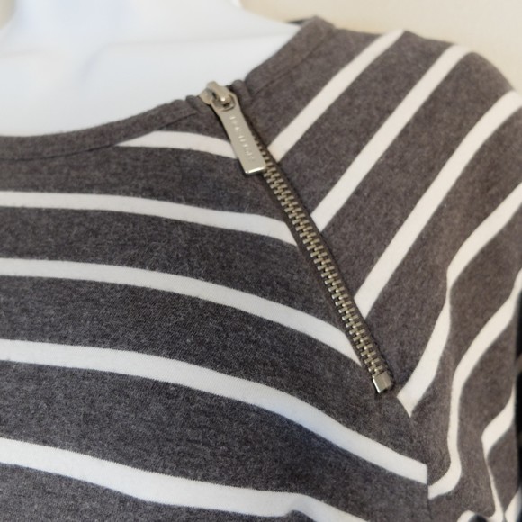 MICHAEL Michael Kors Gray & White Striped 3/4 Sleeves Top Size Medium - Picture 5 of 11